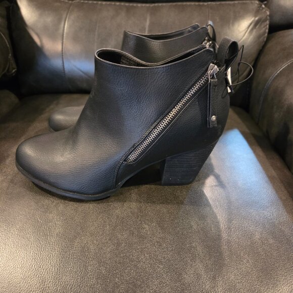 Boots - Picture 1 of 6